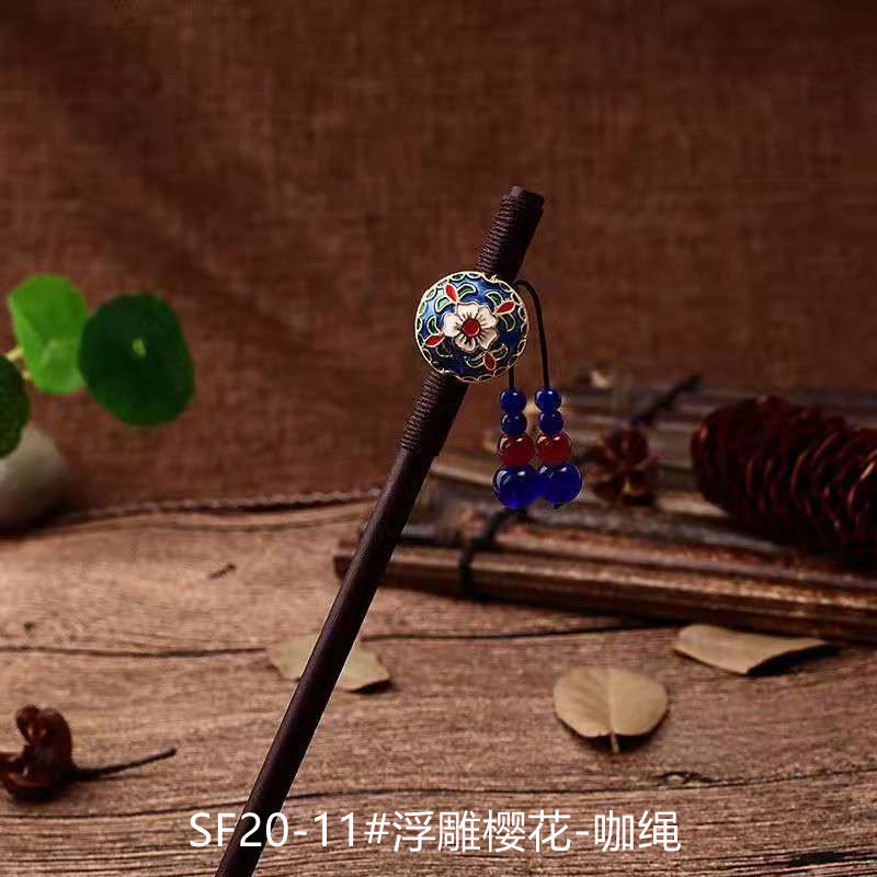 黒檀の木のかんざしのフリンジをまねて、かんざしの子供の古風な頭飾りをします。|undefined
