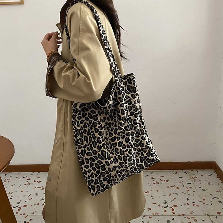 2024 otoño y invierno nuevo bolso casual Europa y América simple gran capacidad leopardo moda bolso de hombro bolso de mujer