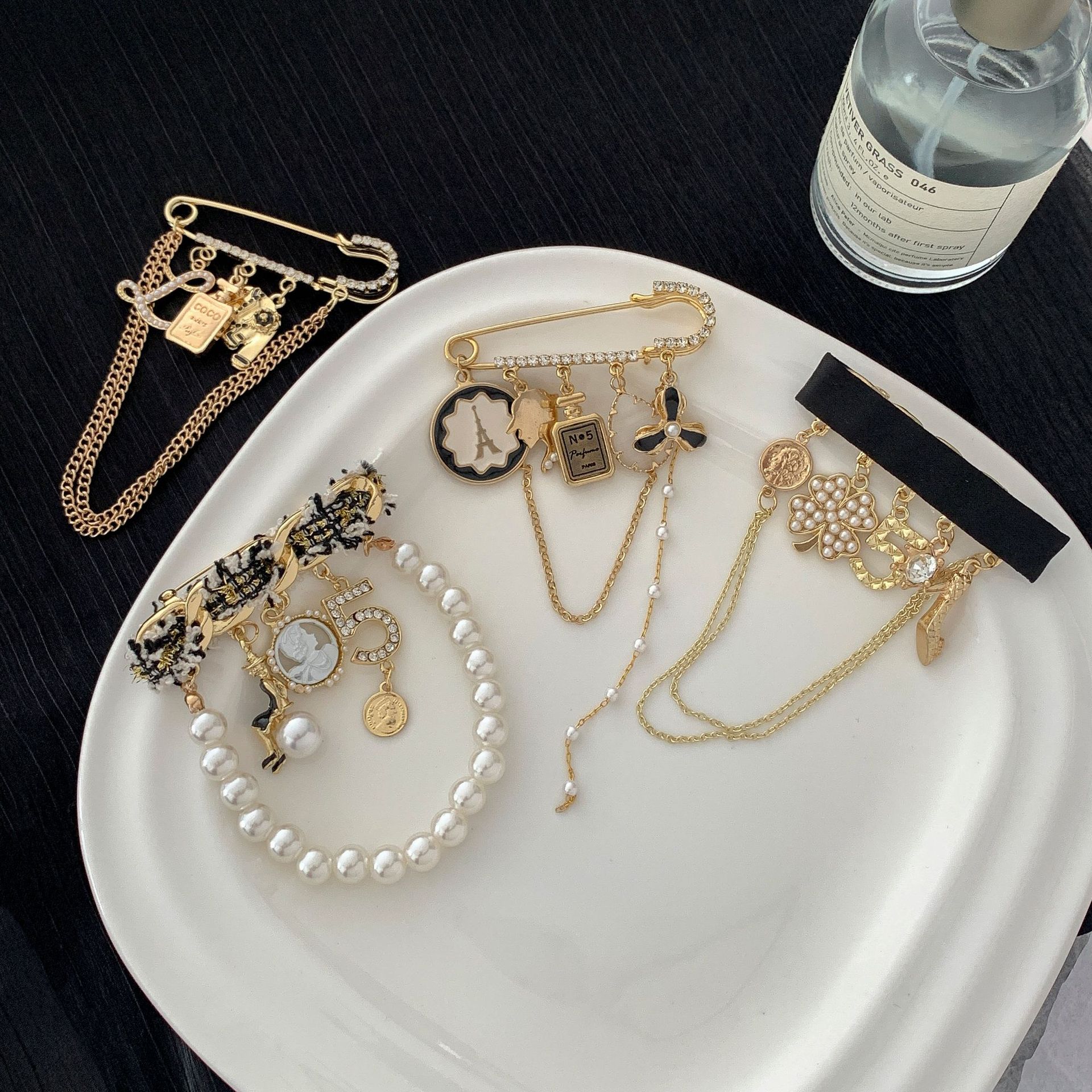 Brooch High-end Trendy Personality All-match Chanel Style Bag Pin Pearl Coat Sweater Corsage Women's Accessories