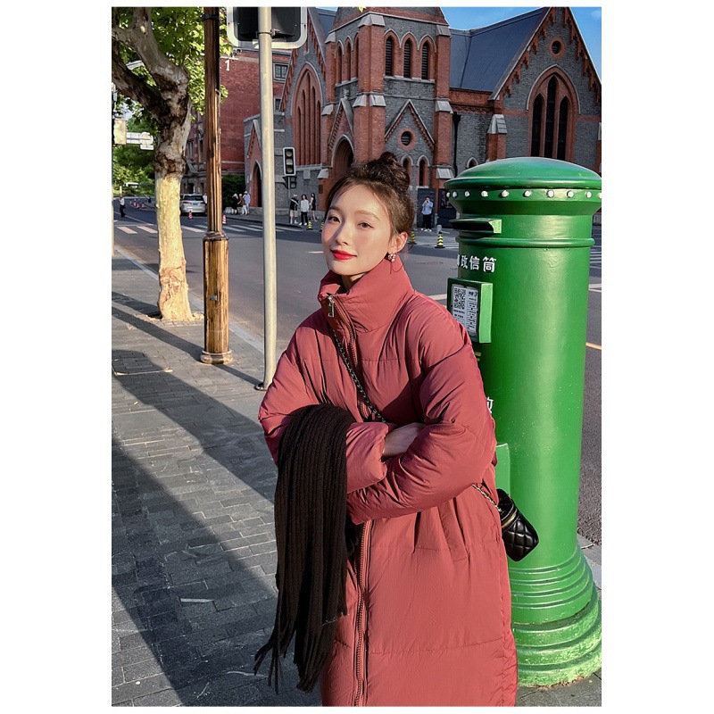 Capa de algodón de plumón gruesa para mujeres largas sueltas ins ropa de pan de estilo de Hong Kong ropa de algodón de invierno 2023 nueva chaqueta de algodón