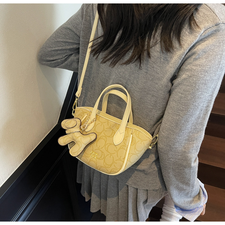 A high-end retro printed bucket bag for summer 2025, a trendy and versatile crossbody bag for women undefined