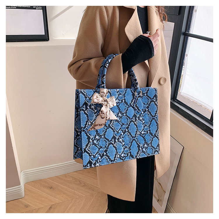 Sciarpa di seta alla moda in pelle di serpente, borsa da donna alla moda e personalizzata, nuova elegante borsa a mano di grande capacità del 2024_voghion.com