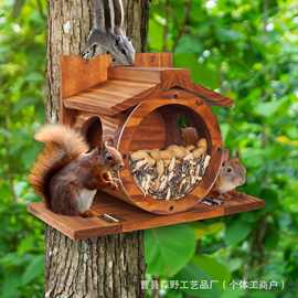 跨境木质松鼠喂食器壁挂户外鸟类投食器悬挂宠物餐桌鸟站台松鼠窝