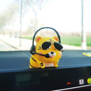 Cute Lulu Piggy Car Ornaments In-car Center Console Flocking Decorations Personalized Car Online Celebrity Car Ornaments