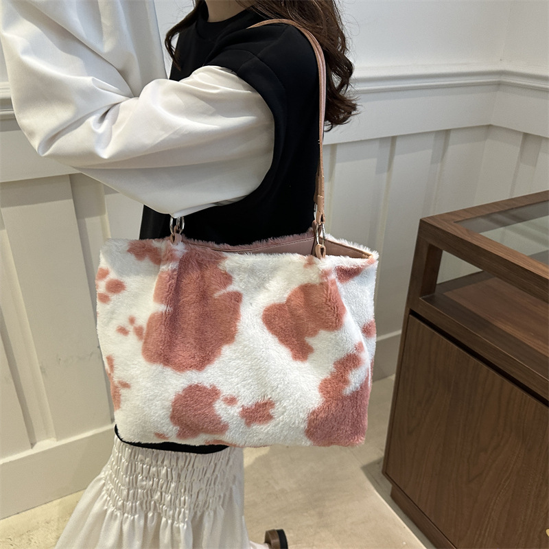 Bolsa de peluche de invierno para mujeres coreanas, moda, leche, bolso de gran capacidad, bolso de hombro de nicho 2024