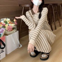 撞色条纹polo领针织连衣裙女秋季长袖内搭直筒中长款a字打底裙子