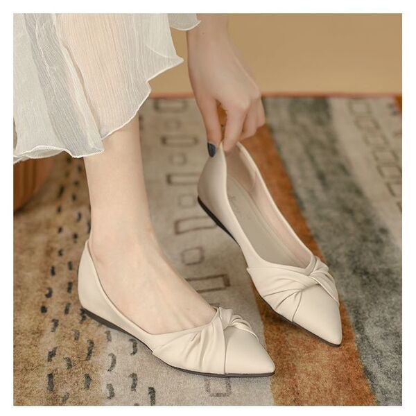 Women's shoes flat made of soft leather pointed-toe