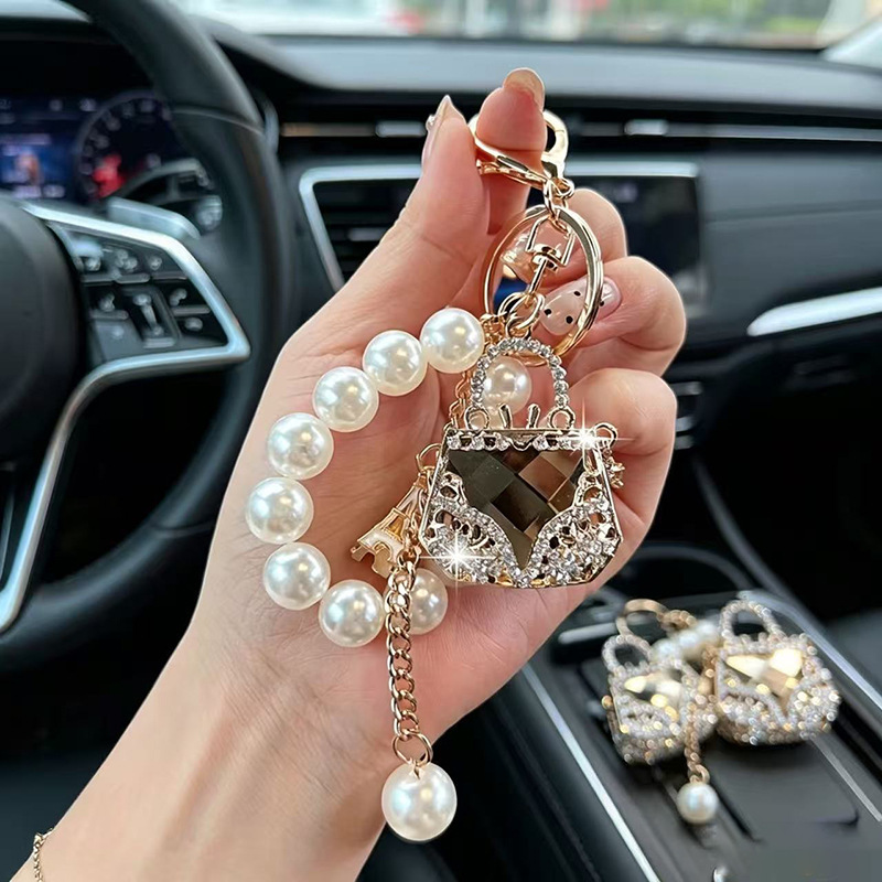 Imitation Pearl Bag-Shaped Keychain, Fashionable Car Keychain Pendant, Rhinestone-Encrusted Creative Bag Pendant Wholesale