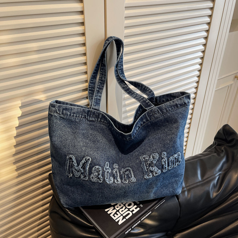 South Korea Niche Design Large Capacity Wholesale Spring Personality Trendy Retro Simple Casual Tote Bag Shoulder Bag