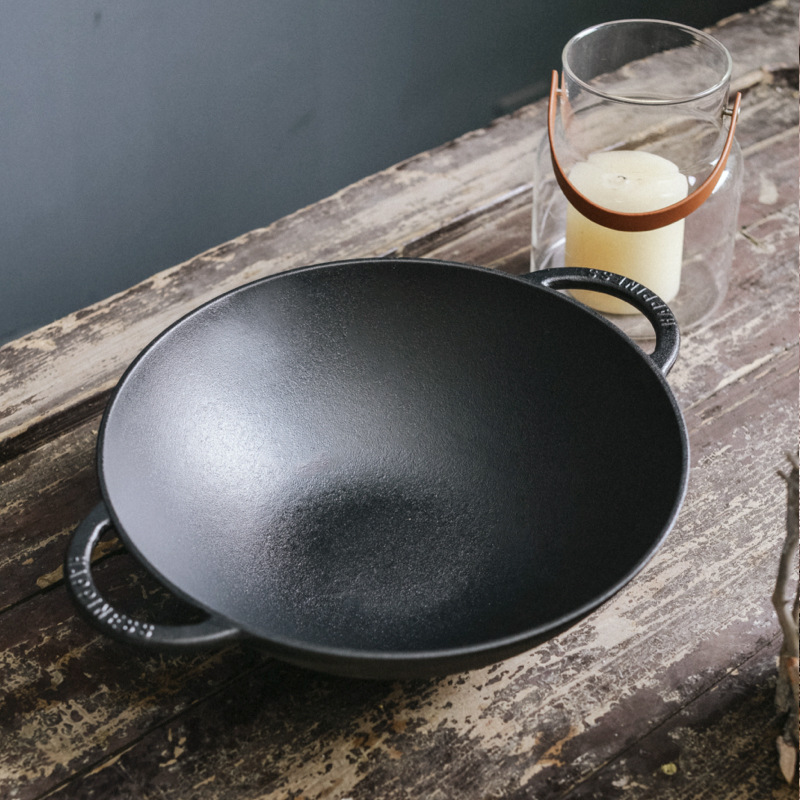 Pequeña felicidad 30cm wok hogar de hierro fundido solo wok tradicional engrosada sartén de hierro fundido sin recubrimiento físico sartén antiadherente