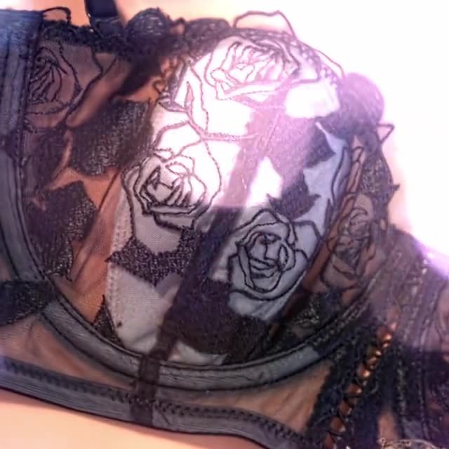 Ensemble de sous-vêtements français Sexy avec broderie de roses, anneau en acier doux rouge, avec oreilles de lapin, grande poitrine, petite poitrine et côté_voghion.com