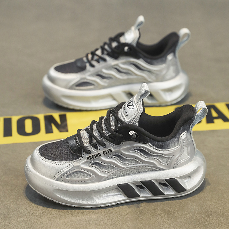 Zapatillas de malla para niños, modelos delgados de principios de otoño 2025, zapatos casuales de papá para niños, zapatos de viaje para niños grandes, venta al por mayor física