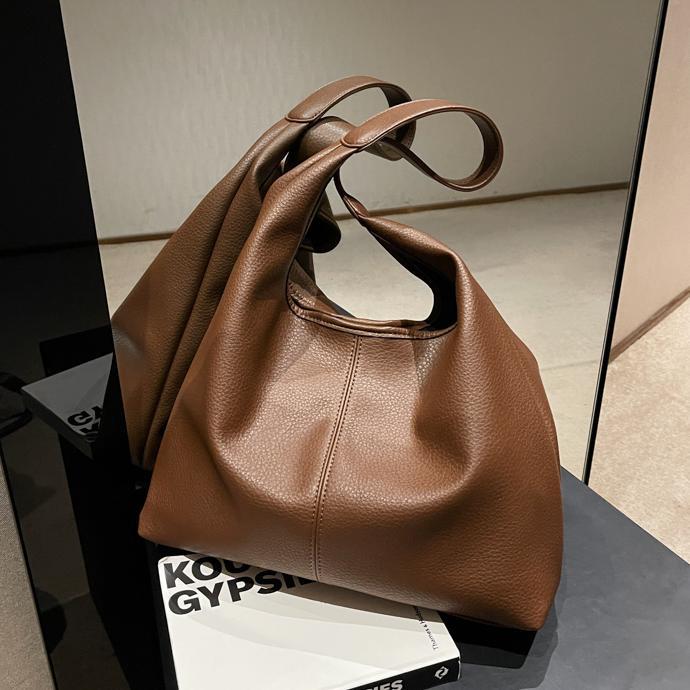 Bolso de viaje simple de gran capacidad para mujeres 2024 nuevo bolso de hombro casual versátil popular bolso retro ultrafuego