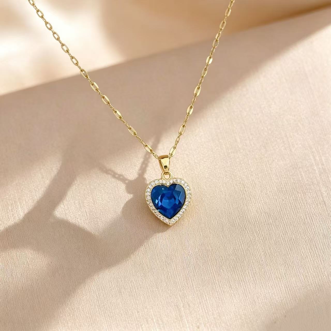 Titanium Steel Blue Diamond Heart-Shaped Clavicle Chain, Light Luxury Style Internet Celebrity Necklace, Versatile Full Diamond Jewelry
