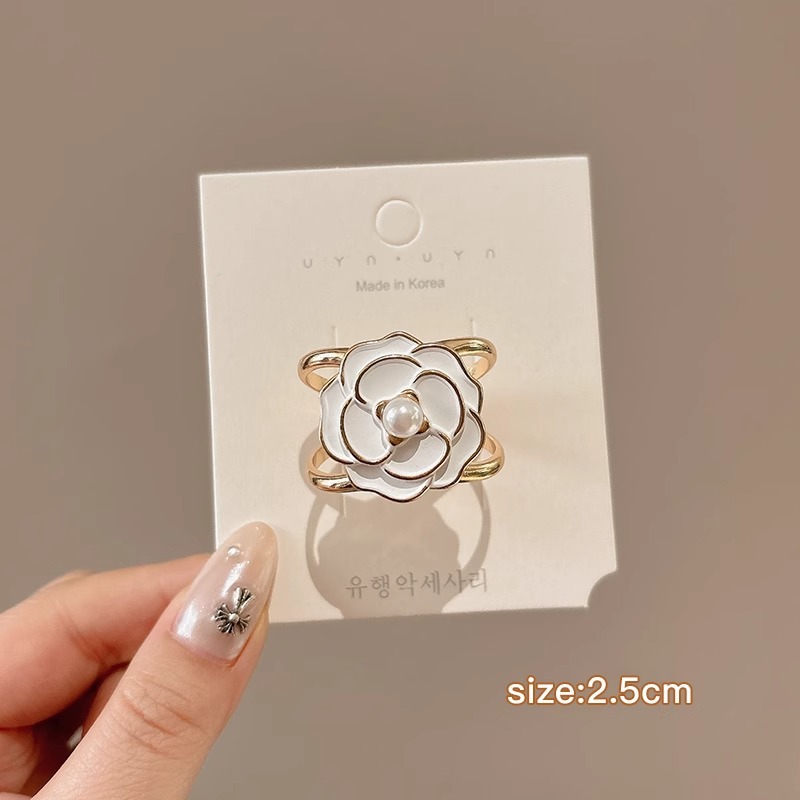 Botón de toalla de seda de alta calidad para mujer de alta gama 2025 nuevo estilo arco esquina anudada camisa de flores serpentina anudada hebilla anudada