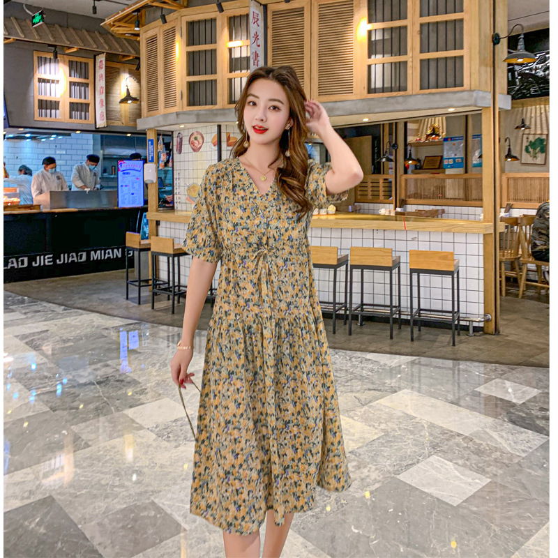 大码女装2021夏装新款200斤胖MM显瘦碎花减龄遮肚子中长款连衣裙