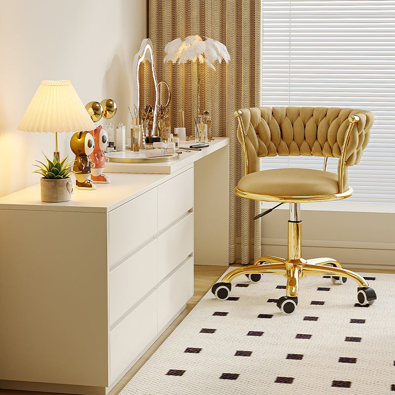 Silla de computadora de lujo ligera para niñas dormitorio confortable silla de elevación giratoria silla de manicuras silla de pollas silla de bar de maquillaje