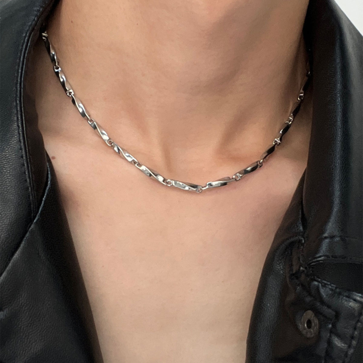 Modern Men’s Mobius Pendant Necklace, Premium Stainless Steel_voghion.com