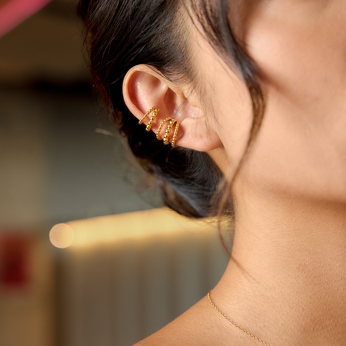 Wanxing Europa y los Estados Unidos sin agujeros de orejas de orejas de bolas de doble capa de orejas de oro 18 quilates personalidad de moda pendientes de cabello