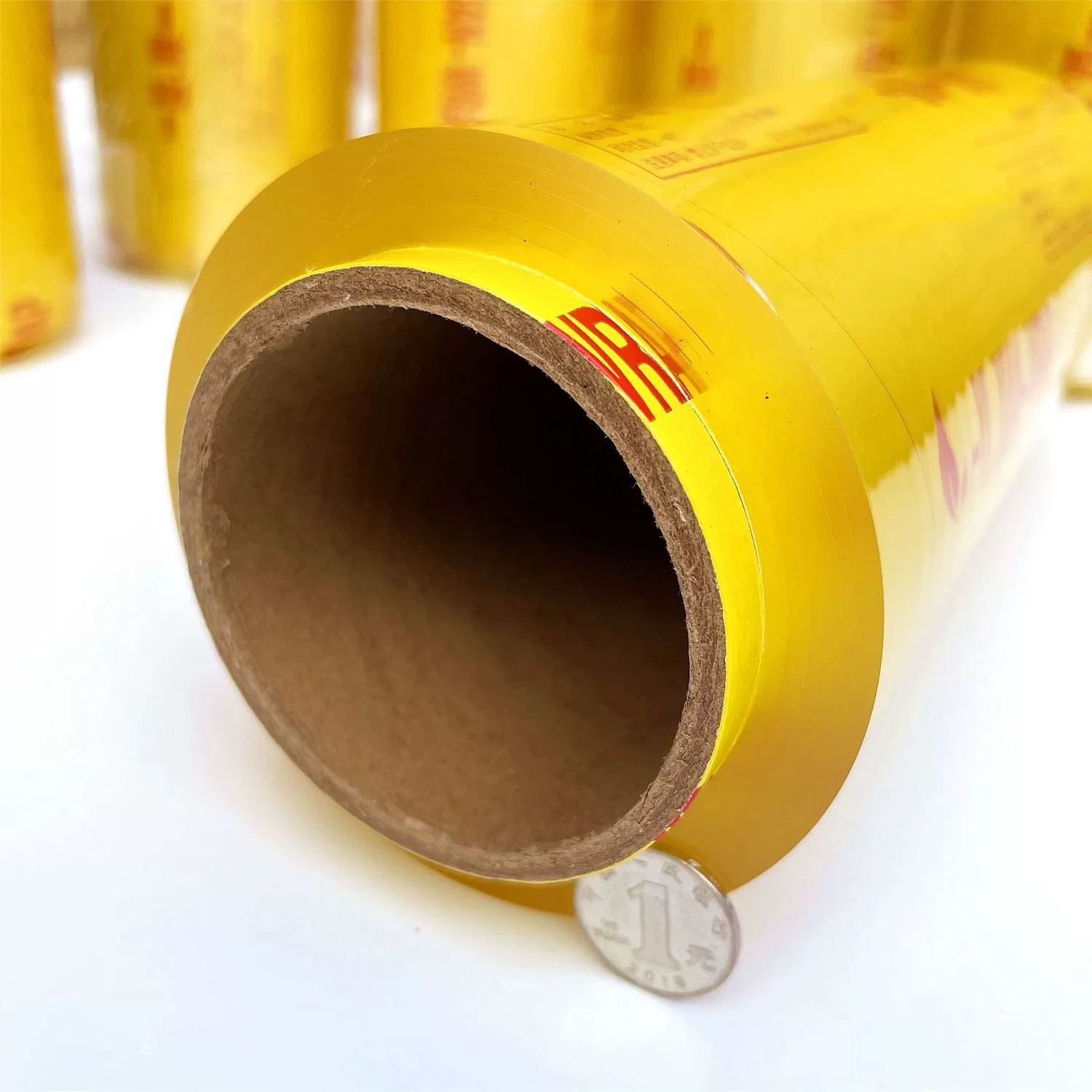 Película de plástico desechable comercial PVC gran rollo de película de plástico doméstico de grado alimenticio supermercado de frutas y verduras salón de belleza