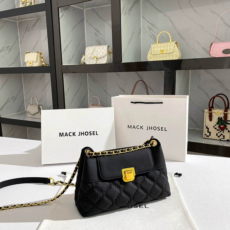 One-shoulder bag with diamond pattern, Chanel style, chain bag, 2023