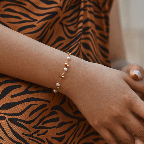 Pearl bracelet with a personalized knotted design, featuring golden round beads and copper tubing—perfect as a lucky charm to attract good fortune, crafted with 18K real gold plating.