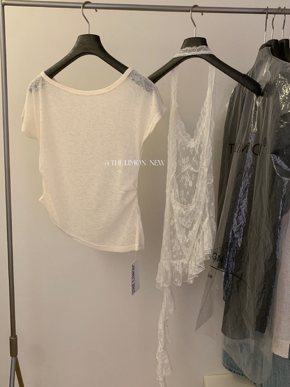 Bộ áo khoác chống nắng lệch vai kết hợp áo hai dây ren cổ yếm nữ tính mùa hè — màu mơ chi tiết 19