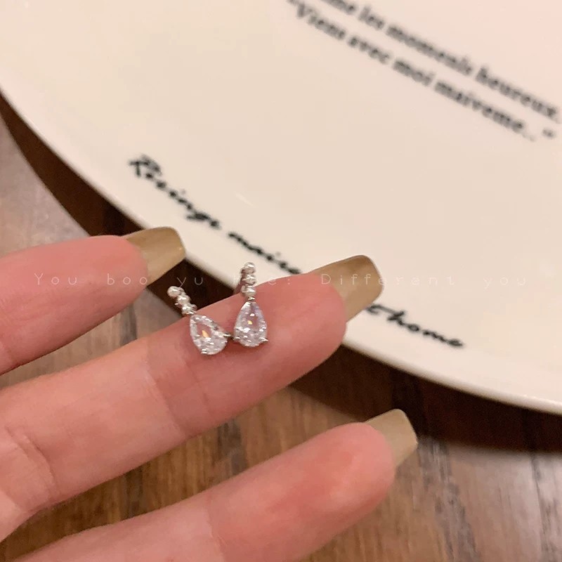 Luxury Zircon Water Drop Earrings for Women, Autumn and Winter, Sophisticated and Exquisite, Niche Design, High-End Ear Accessories