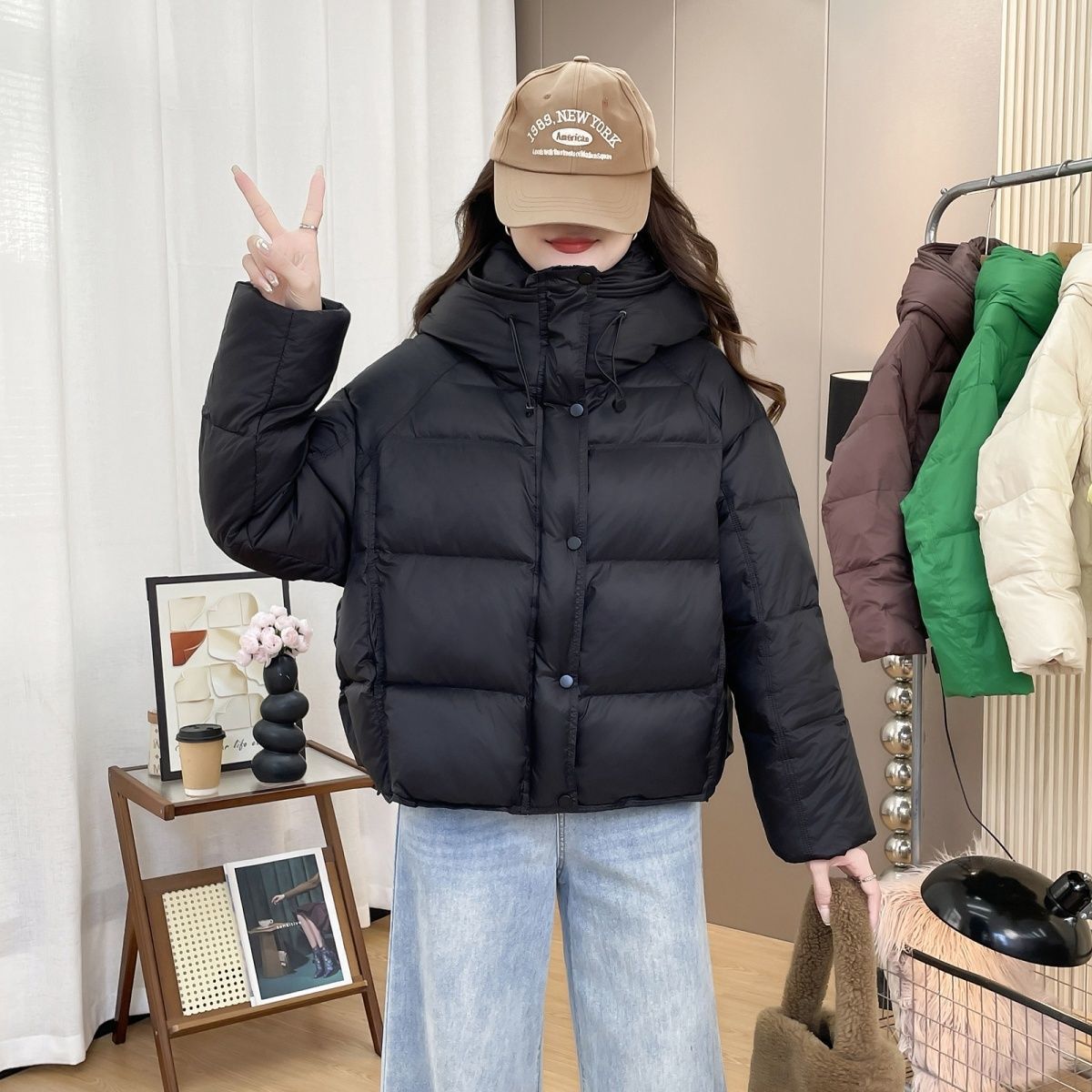 泡芙羽绒服女2025冬季新款短款连帽宽松面包服加厚白鸭绒保暖外套