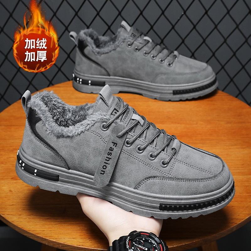Zapatos de hombre otoño y invierno 2025 nuevos zapatos de herramienta calientes antideslizantes de terciopelo de moda de hombre zapatos deportivos casuales de skate