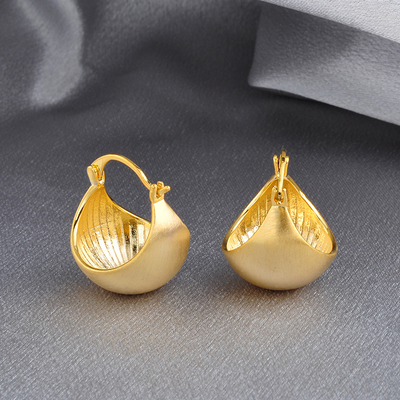 European And American Niche Design Light Luxury Minimalist Personality Metal Texture Ear Cuffs Versatile Elegant_voghion.com