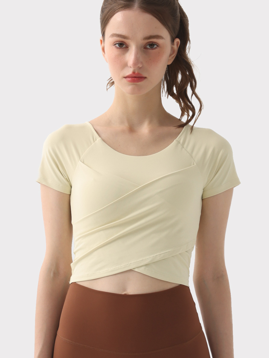 Top deportivo de yoga de verano con copas integradas para mujer, camiseta de manga corta profesional para correr con tacto de alta gama.