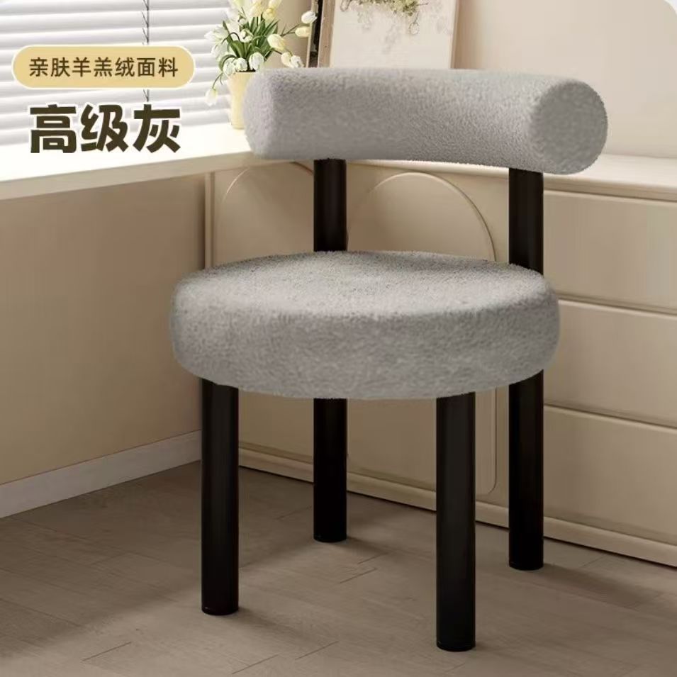 밝은 회색