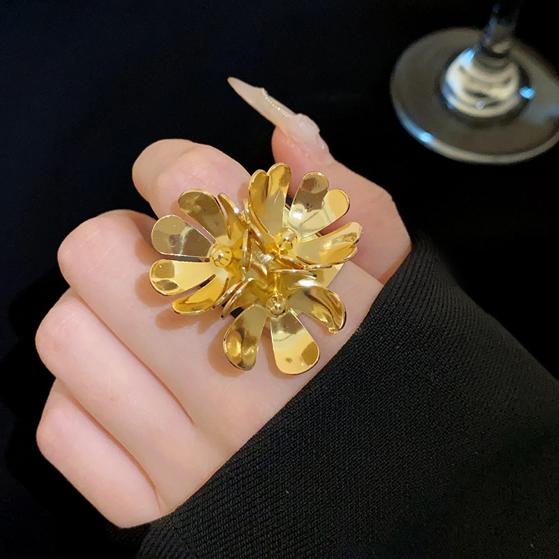 Design fashionable one size ring solar-powered pearl
