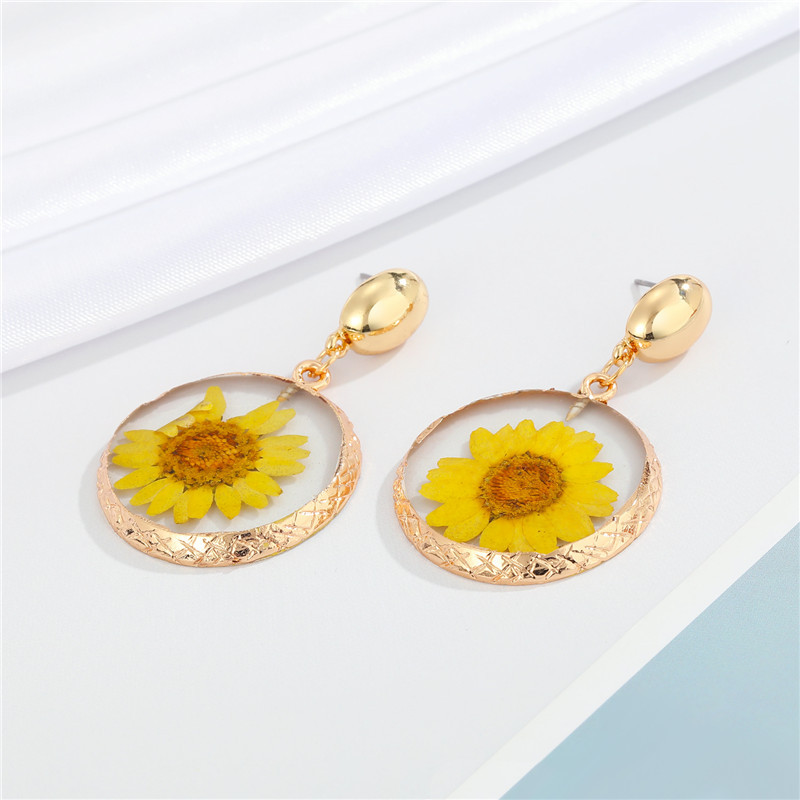 Europe Et En Amérique Croix Frontière Ornement Creative Résine Ronde Séchées Fleur Marguerite Collier Boucles D'oreilles De Tournesol De Tournesol Ornement display picture 3