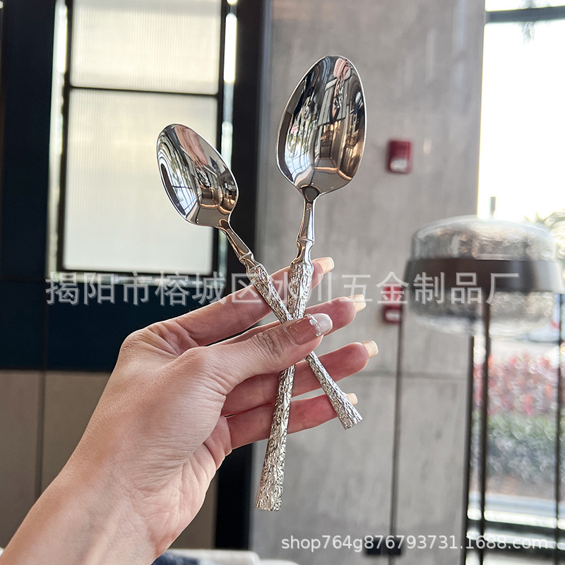 ヨーロッパ式の軽い豪華な腰304ステンレスハンマーナイフとスプーンと家庭用レストランのスプーンとステーキのパスタの三点セット|undefined