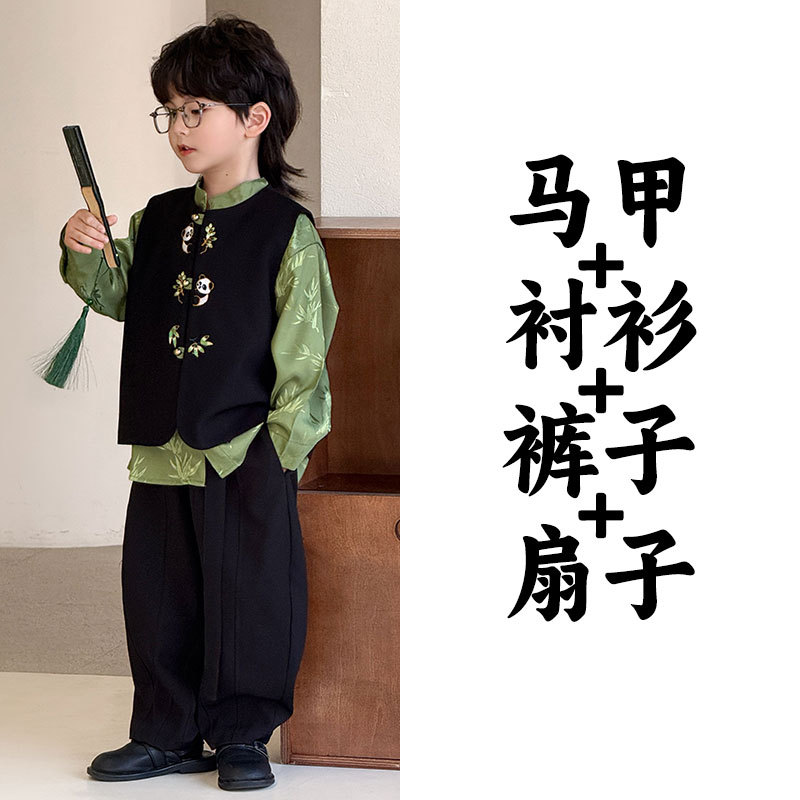 25112 Жилет «Панда» + 25123 черные брюки с серпантином + 312 зеленая рубашка + веер