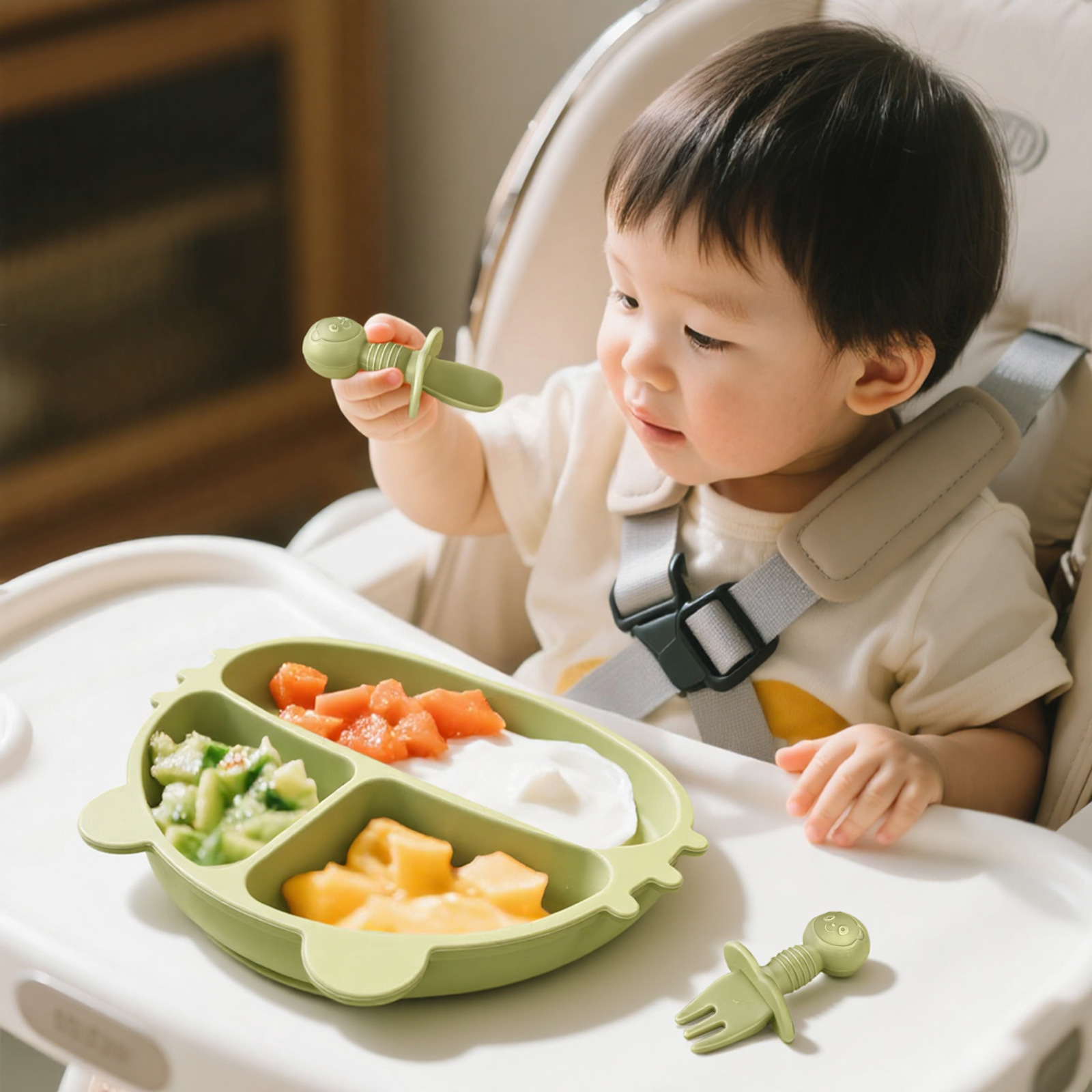 New Food-Grade Silicone Dinner Plate, Baby Food Training Tableware, Anti-Fall with Suction Cup, Infant and Toddler Compartmented Dinner Plate