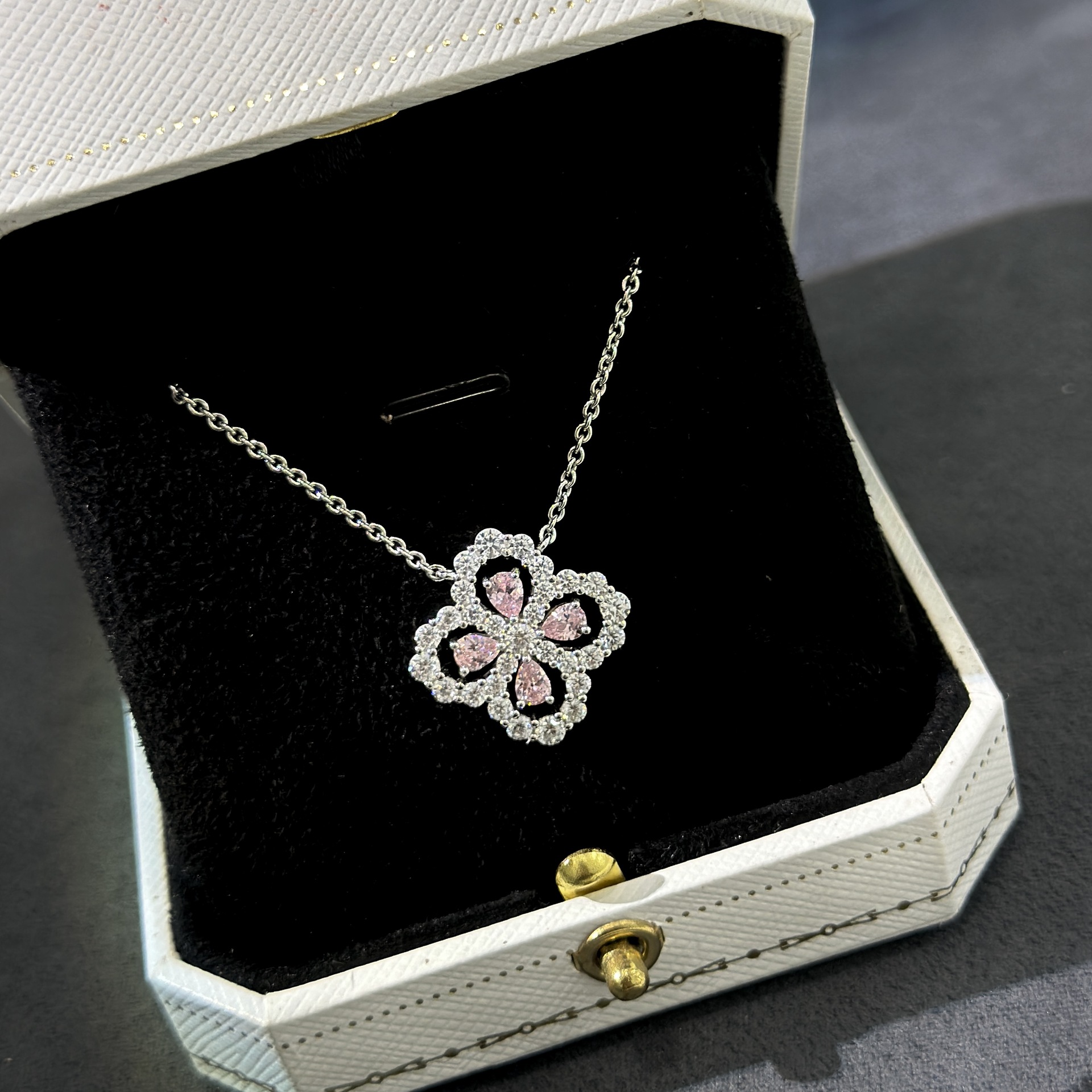 Four-leaf Clover Silver Necklace With Pink Diamond Heart Pendant_voghion.com