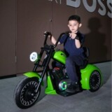 Новый детский электромотоцикл может заряжаться человеком, а трехколесная аккумуляторная машинка с дистанционным управлением станет веселой поездкой для мальчиков и девочек.