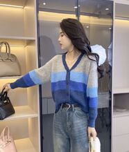 正品宽松短款显瘦V领拼色针织开衫外套女2024春款时尚小个子上衣