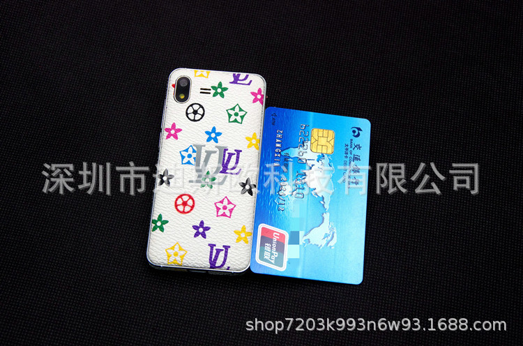 Y918白色实拍银行卡对比图