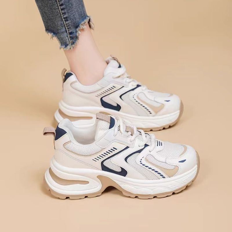 Coreano de fondo grueso plateado zapatos para mujeres 2024 verano nuevo estilo versátil retro super hermoso zapatos deportivos casuales para niños