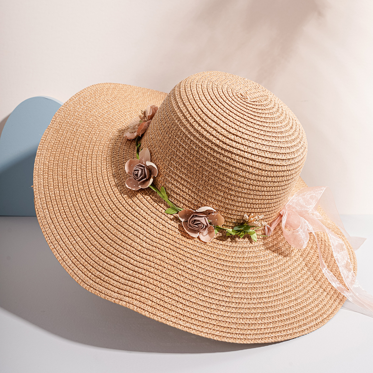 Verano nuevo ala ancha a prueba de sol playa a prueba de sol sombrero fresco estilo coreano de las mujeres de moda multicolor Garland sombrero de paja de ala grande todo-juego