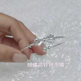 白铜镀银蝴蝶结铃铛手镯女简约甜美开口可调节银色手环送闺蜜女友