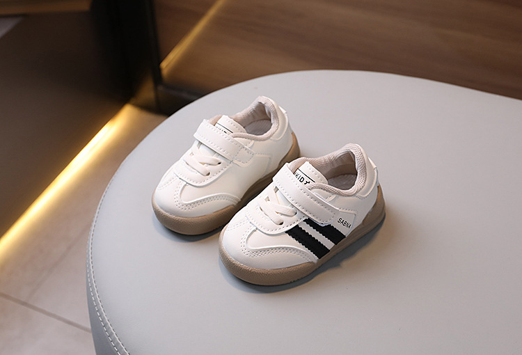 2024 Hierscht neit villsäitegt Board fir Jongen a Meedercher, däitsch Trainingsschong, mëll Sohlen Anti-Rutsch Puppelchers-Trëppelschong_voghion.com