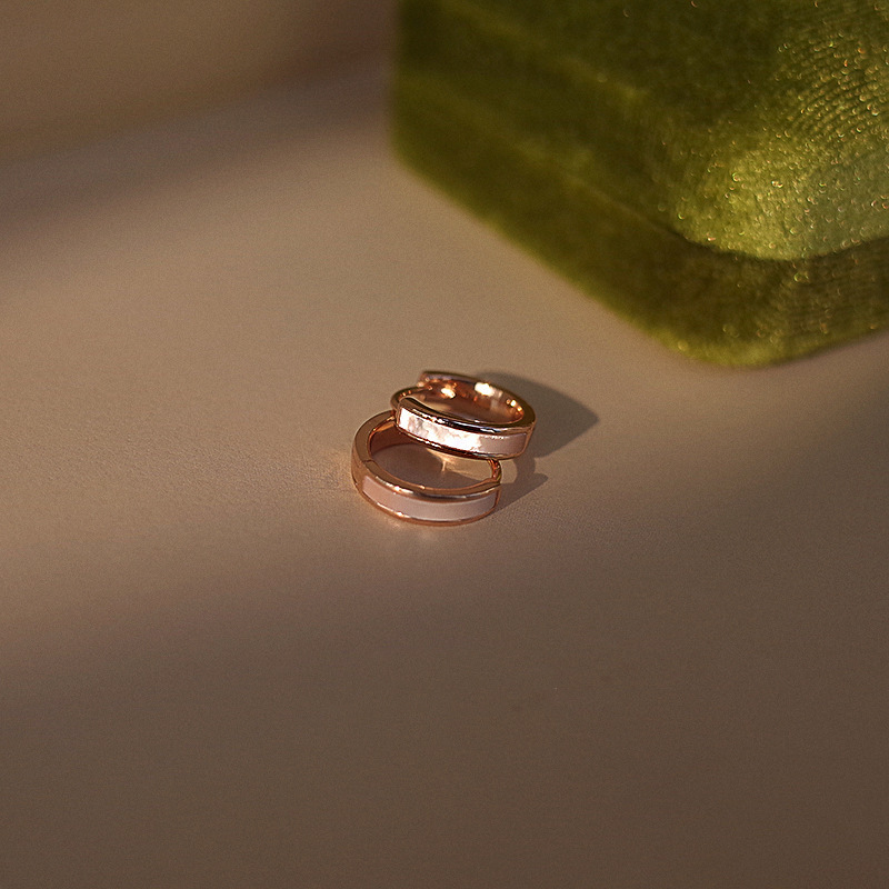Orecchini minimalisti Shell Champagne da donna, nuovi e alla moda, stile freddo, design di nicchia, fibbie per orecchini e accessori di alta qualità_voghion.com