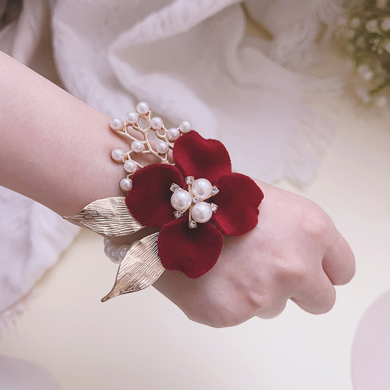 花嫁の手首の花の花嫁の姉妹団の手の花の森は韓国式の結婚式を結びます。|undefined