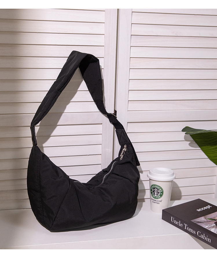 Women's Medium Nylon Solid Color Basic Zipper Cloud Shape Bag display picture 22