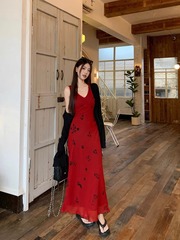 纯欲风红色连衣裙吊带长裙度假风套装女早秋季黑色防晒开衫两件套